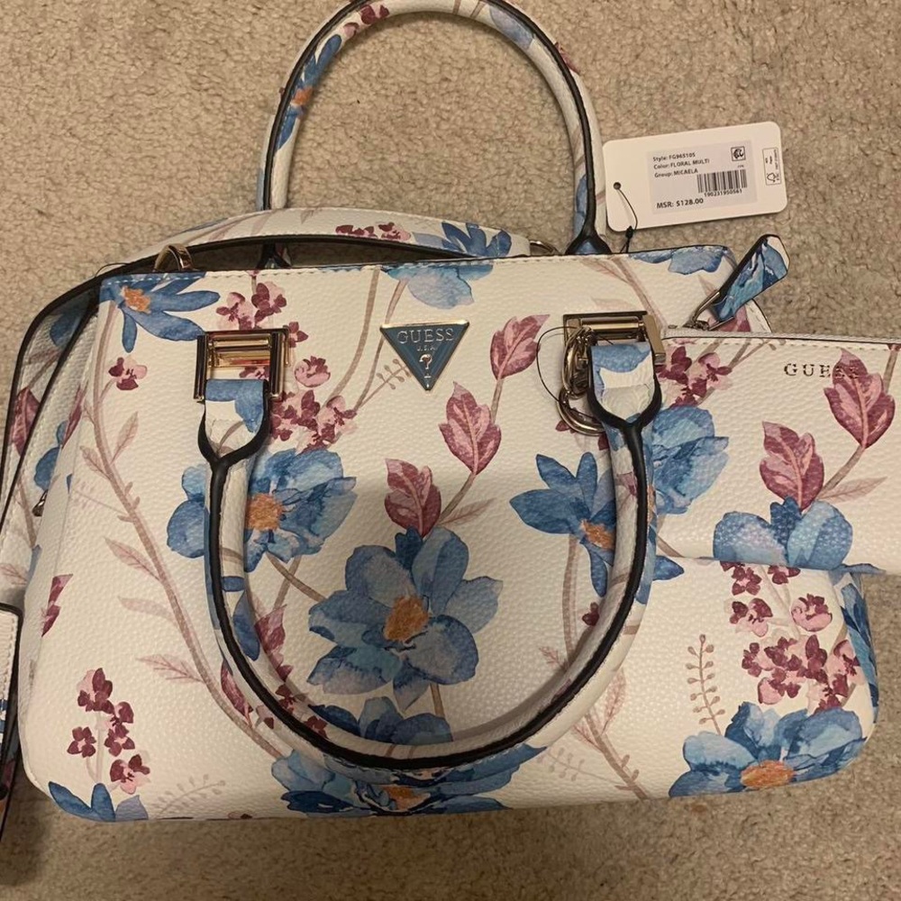 NWT Guess Blue White Floral Shoulder Bag - Picture 3 of 6